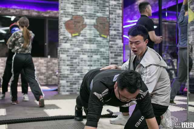 曾是维和部队狙击手的97年小伙，退役后创业成斜杠青年