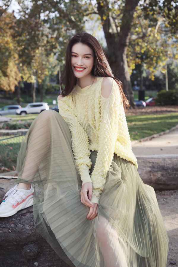 超模何穗助阵eifini伊芙丽巴黎时装周