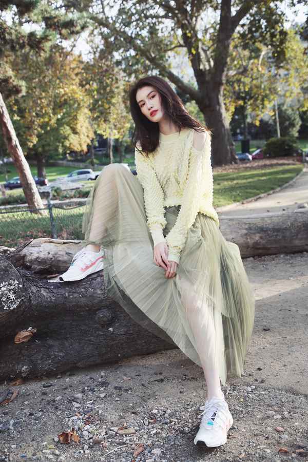 超模何穗助阵eifini伊芙丽巴黎时装周