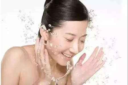 1538038698129082.jpg 补救晚睡的皮肤,女人需要做着三件事情