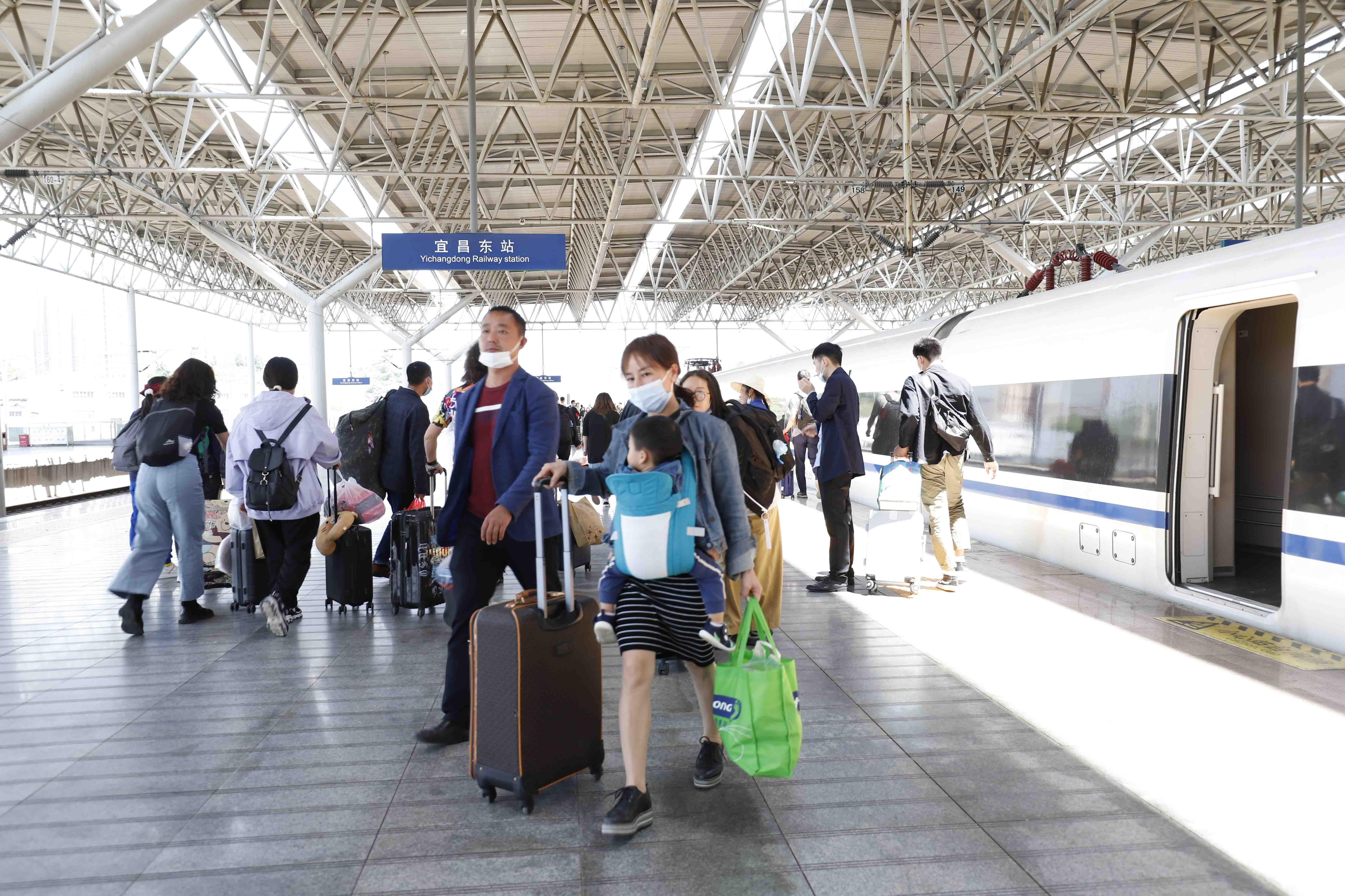 “五一”小长假武铁共发送旅客403万人次