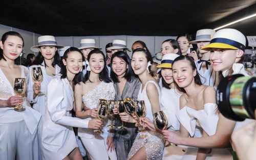 国模成长记 那个撑起时尚圈半壁江山的“女子天团”!