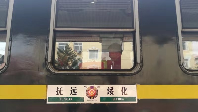 500插秧客乘坐“淘金专列”奔赴三江平原