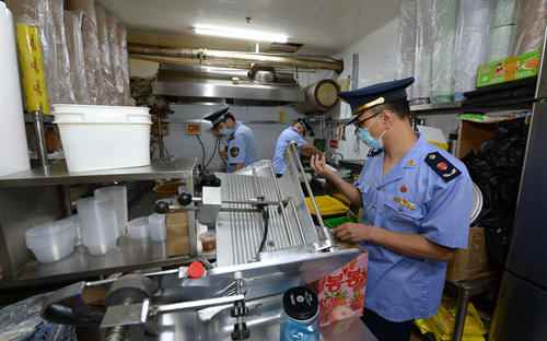 通州顺壹顺美食城被责令停业整顿,前期检查环境脏乱等未有效整改