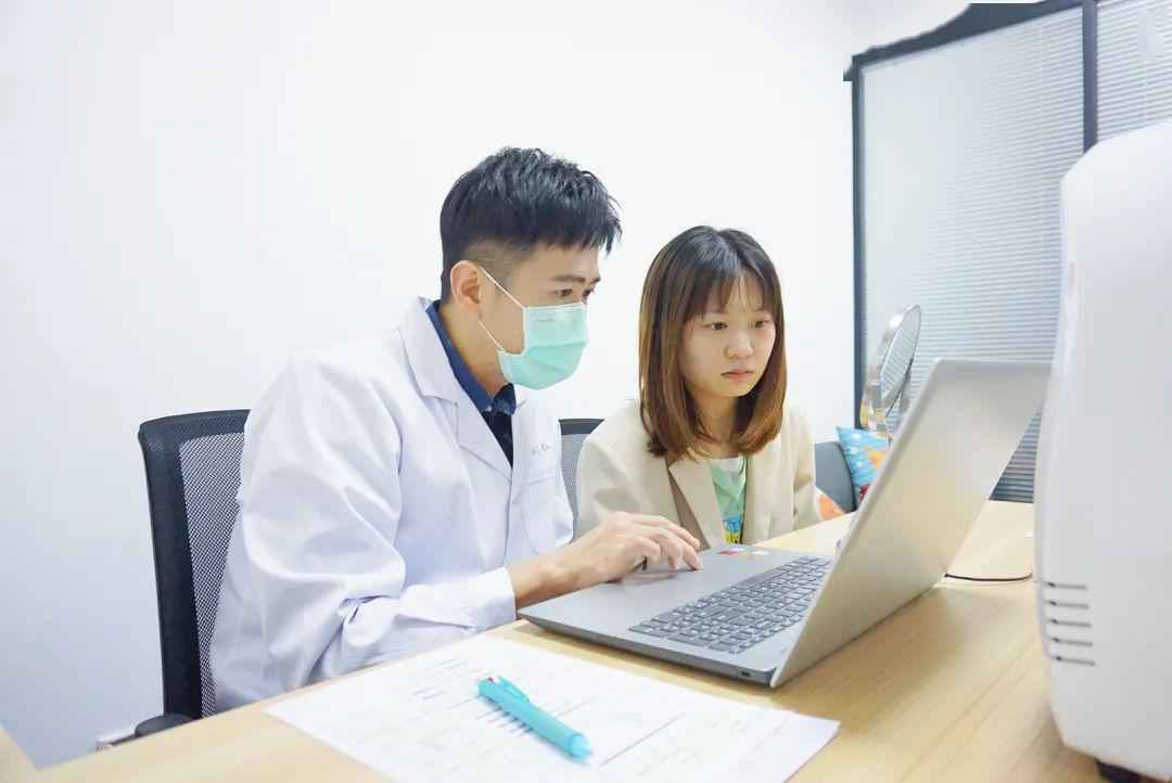 评测 ? 什么样的美白精华让人用了最安心 ?