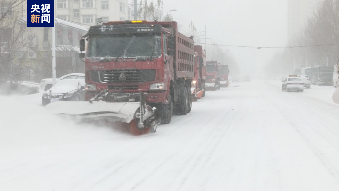 记者直击东北暴雪 因雪太大没去成 火车站大量旅客滞留